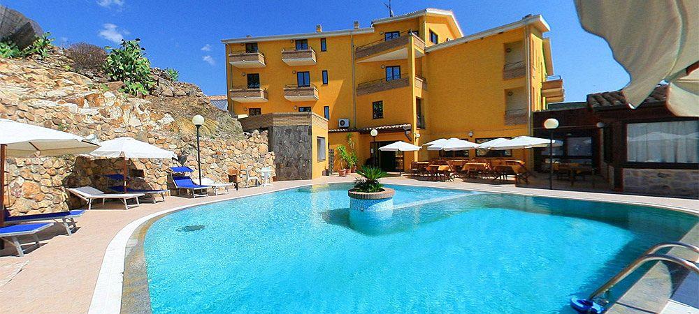 Hotel Le Palme SantʼAnna Arresi Buitenkant foto