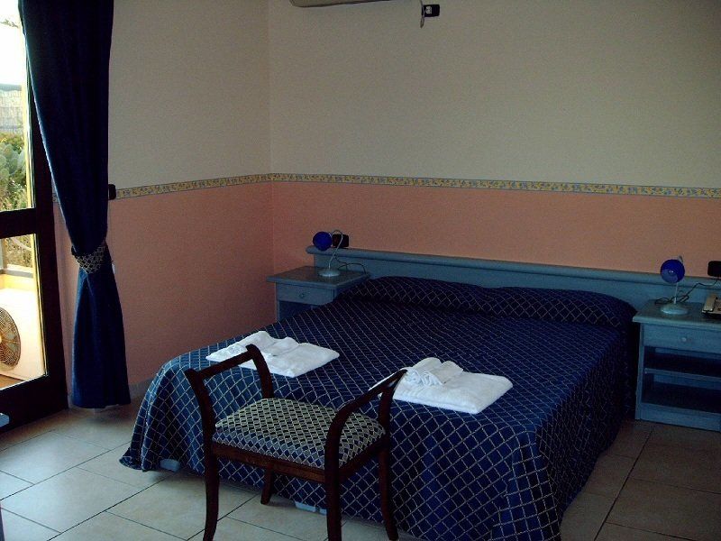 Hotel Le Palme SantʼAnna Arresi Buitenkant foto