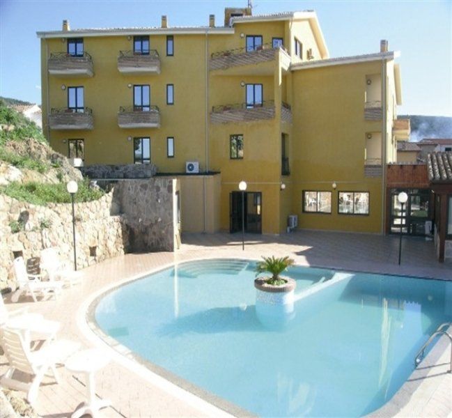Hotel Le Palme SantʼAnna Arresi Buitenkant foto