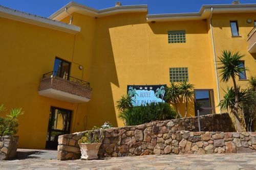 Hotel Le Palme SantʼAnna Arresi Buitenkant foto