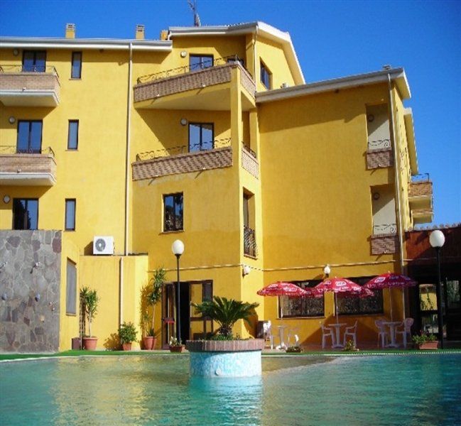 Hotel Le Palme SantʼAnna Arresi Buitenkant foto