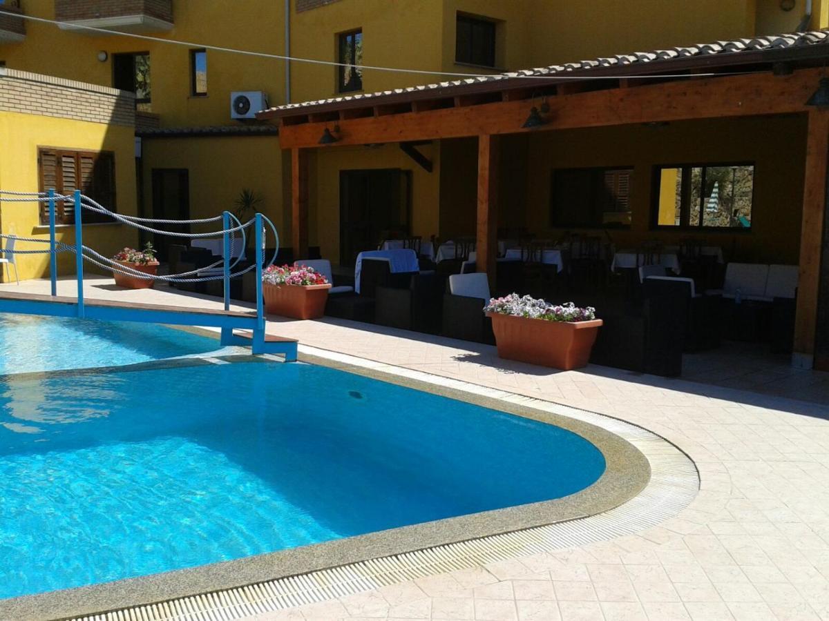 Hotel Le Palme SantʼAnna Arresi Buitenkant foto